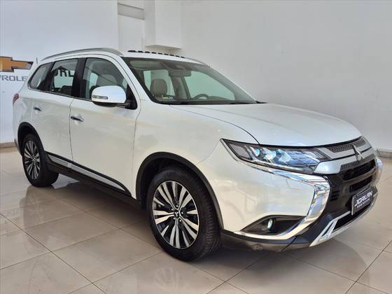 MITSUBISHI OUTLANDER 2.2 MIVEC DI-D DIESEL HPE-S AWD AUTOMÁTICO